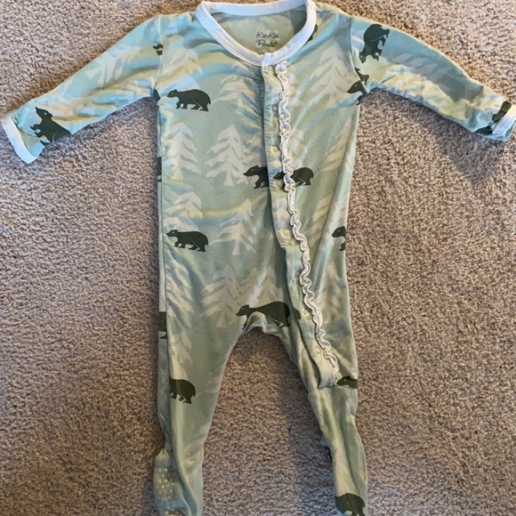 Kickee Pants Aloe Bears and Treeline Series 0-3M Onesie with Ruffles. - Picture 5 of 6